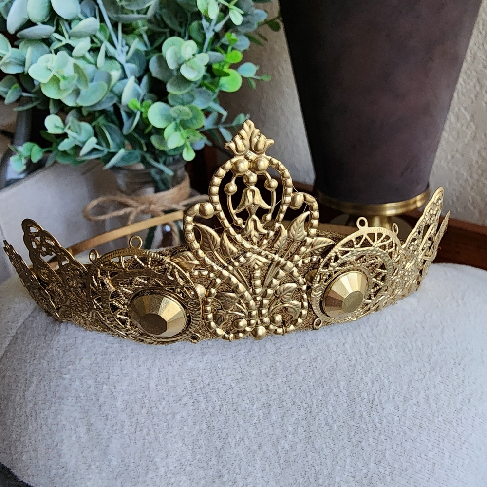 Arya Tiara in Gold by Loschy Designs